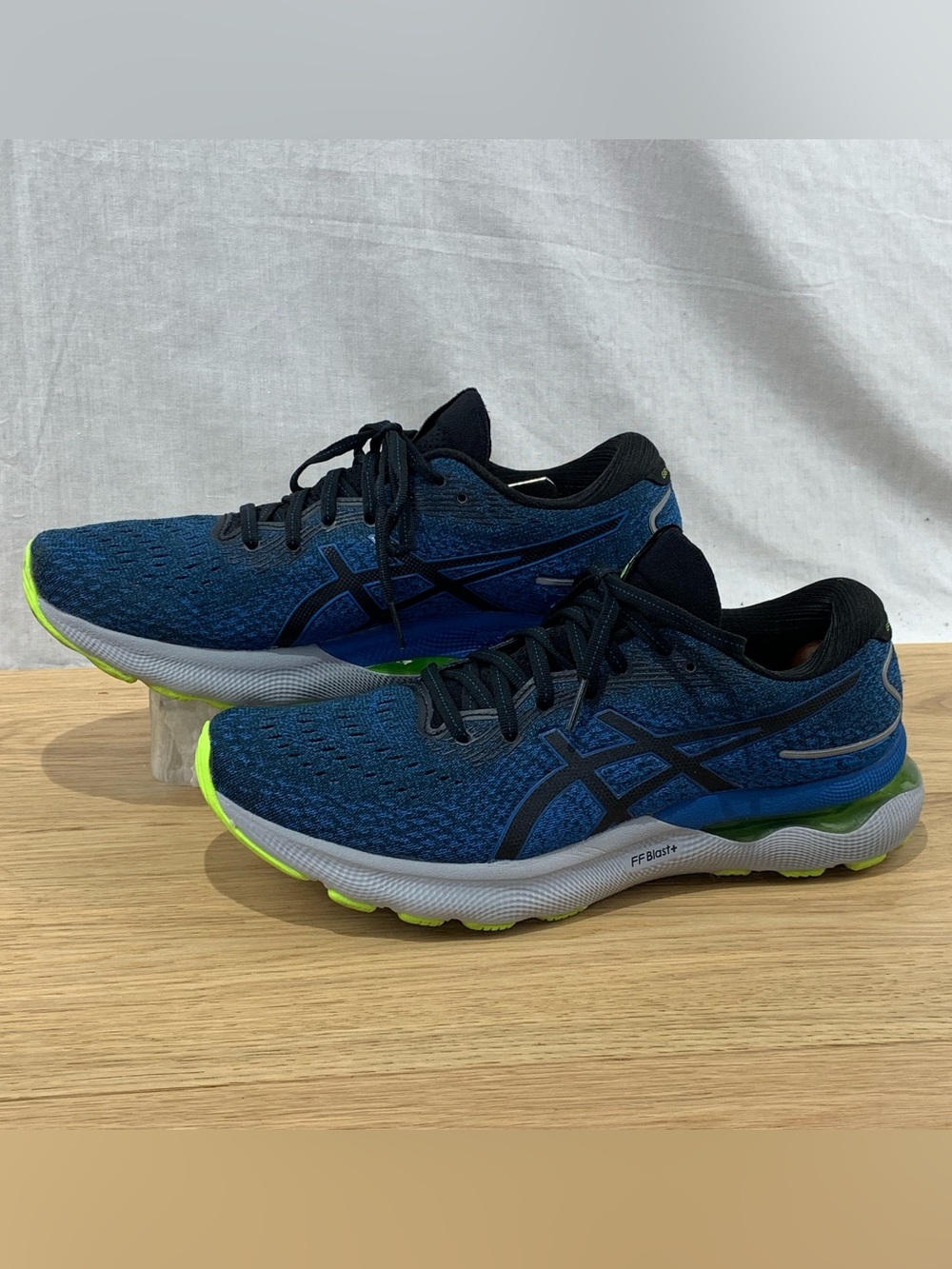ASICS Gel Nimbus 24 Men’s Size 9 Blue Lake Drive Running Shoes